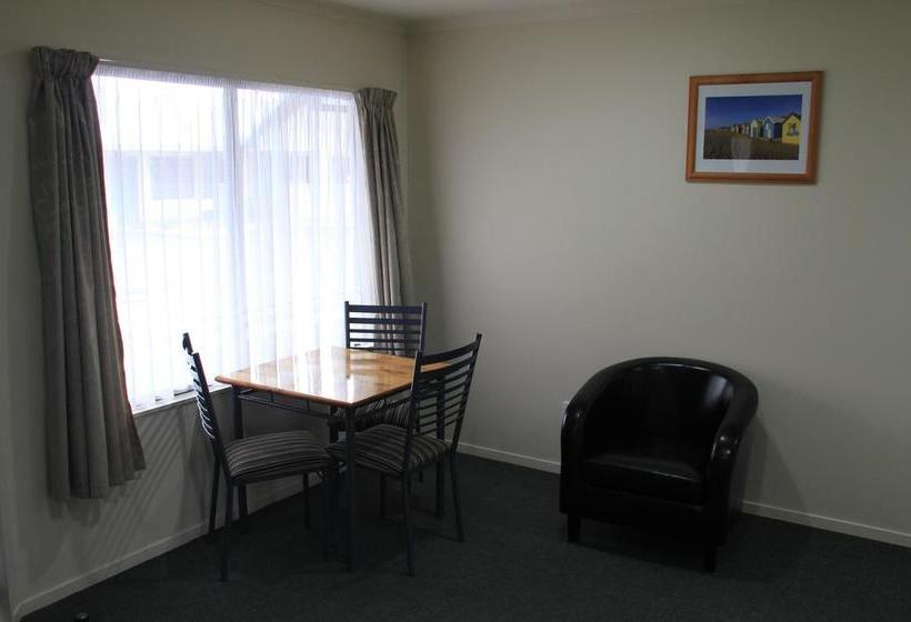 Motel Bassingers Motor Lodge 1