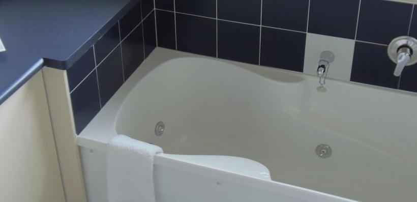 Motel Bassingers Motor Lodge 13