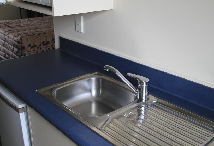 Motel Bassingers Motor Lodge 3