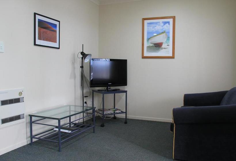 Motel Bassingers Motor Lodge 5