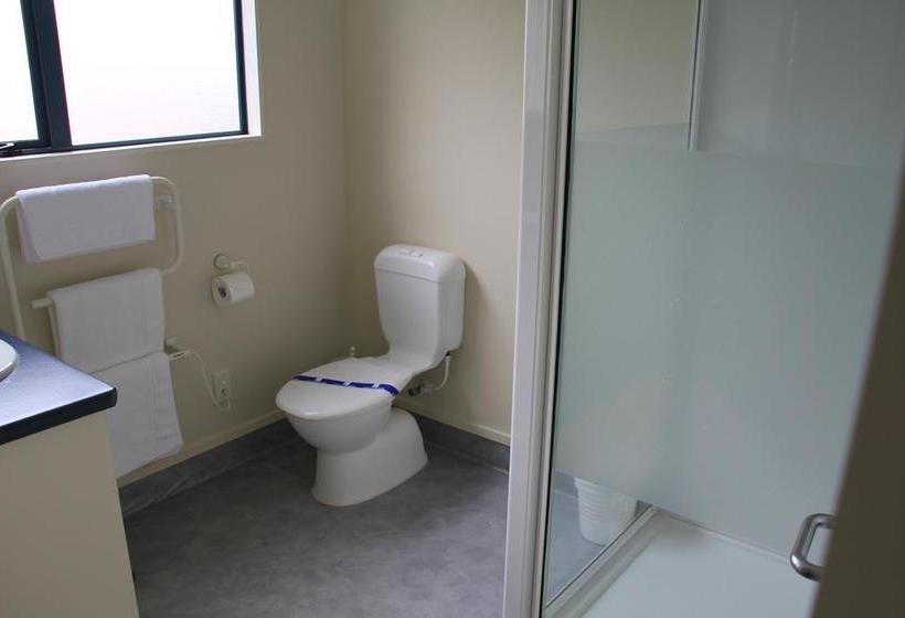 Motel Bassingers Motor Lodge 7