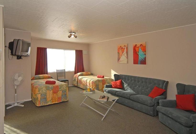 Gloucester House Motel 10