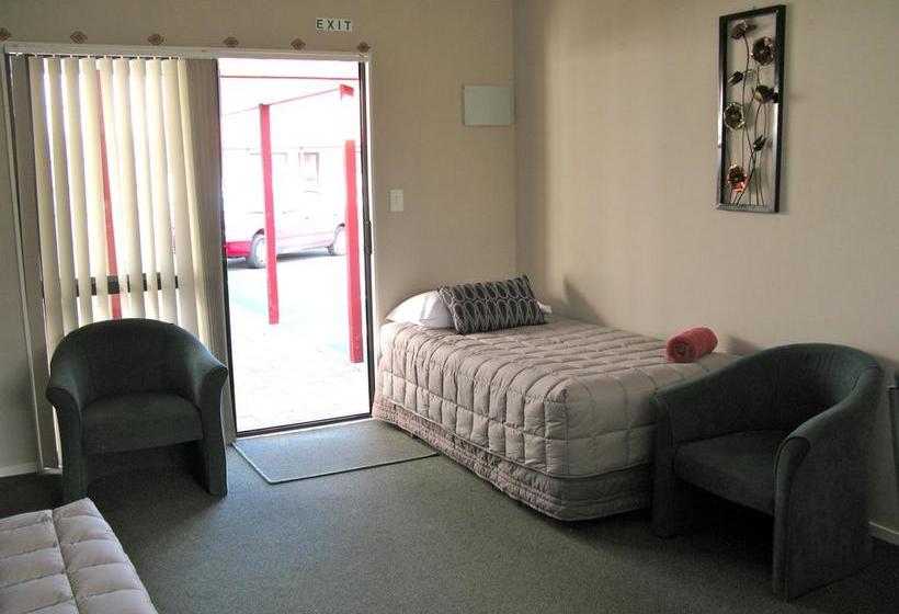 Gloucester House Motel 11