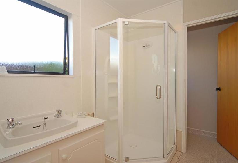 Gloucester House Motel 13