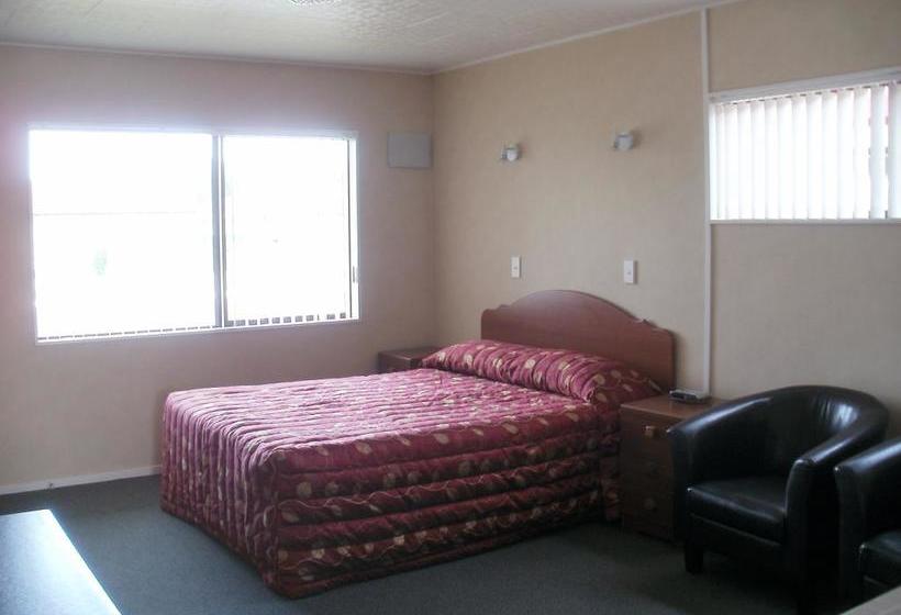 Gloucester House Motel 5