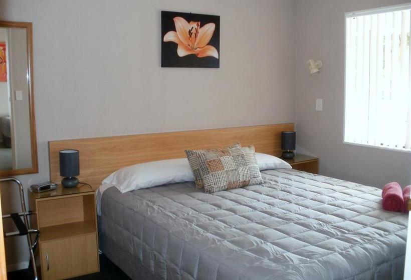 Gloucester House Motel 9