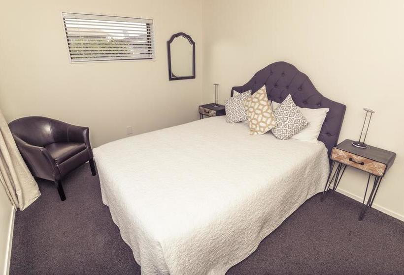 Continental Motel 10