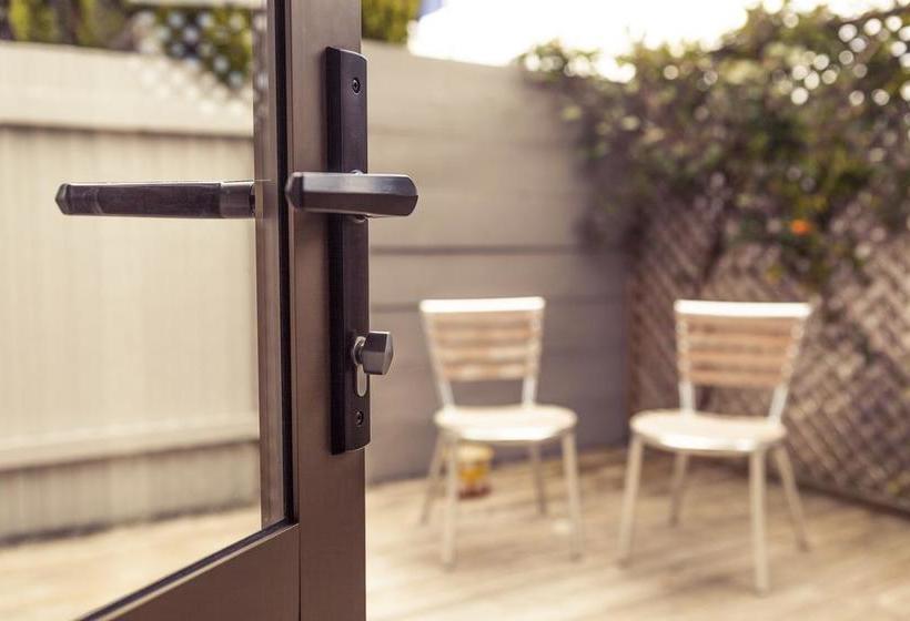 Continental Motel 11