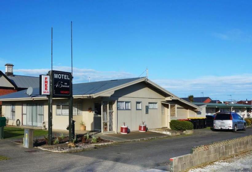 45 On Avenal Motel 1