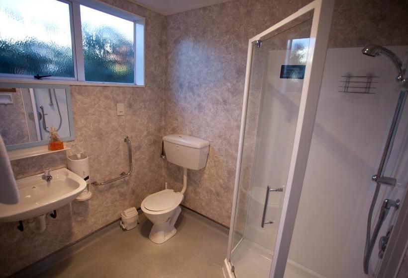 45 On Avenal Motel 11