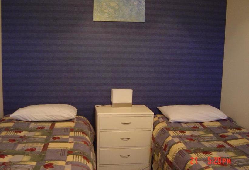 45 On Avenal Motel 13