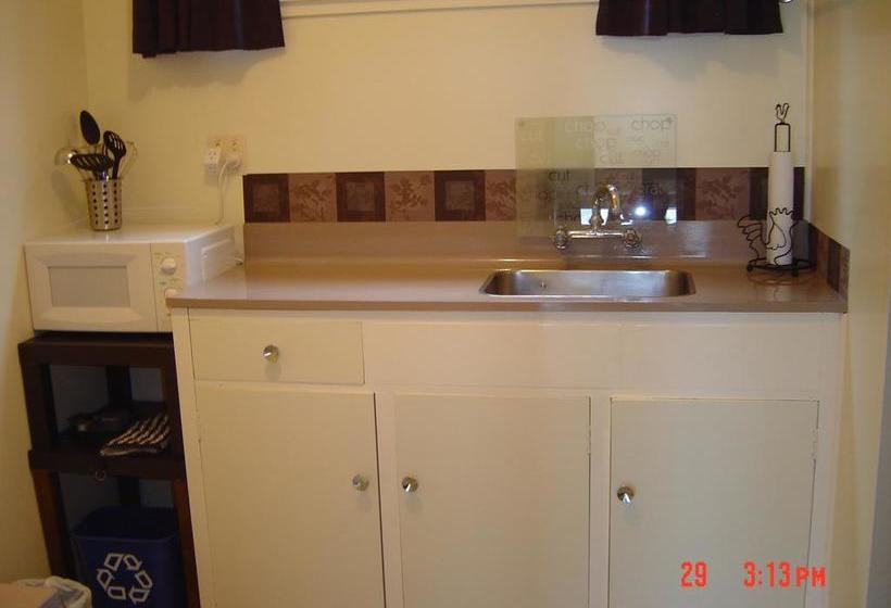 45 On Avenal Motel 16