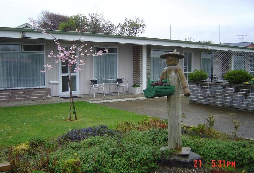 45 On Avenal Motel 18