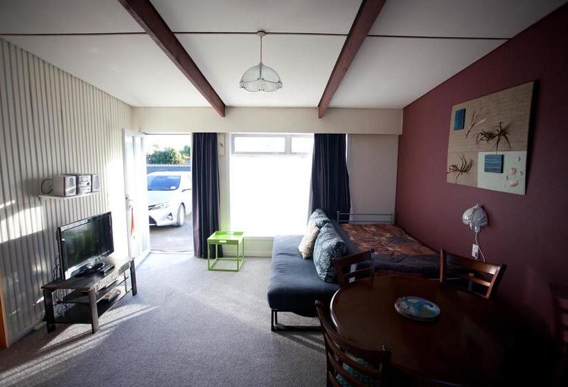 45 On Avenal Motel 2