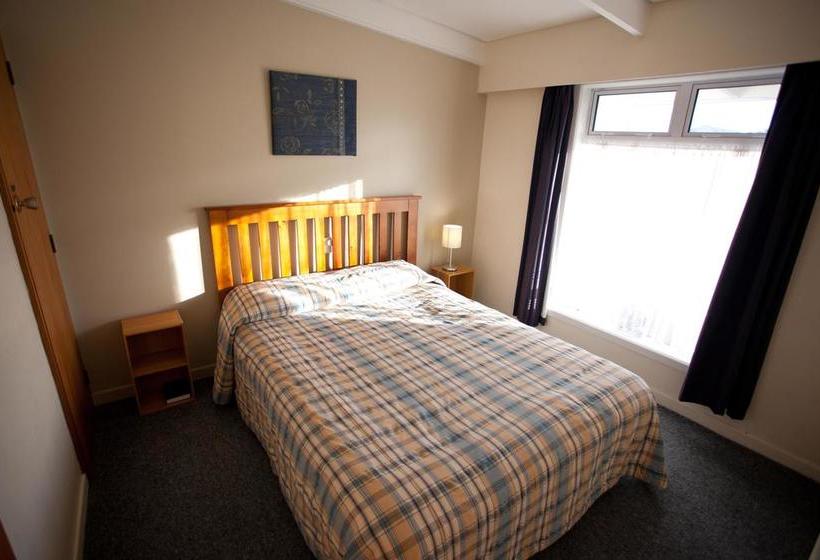 45 On Avenal Motel 8