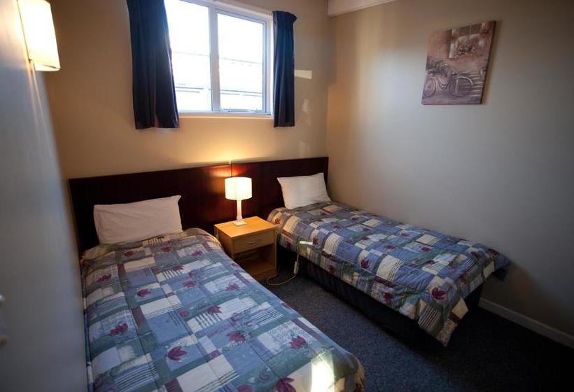 45 On Avenal Motel 9