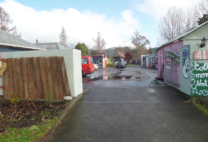 Hostel A Plus Samurai Lodge Backpackers 11