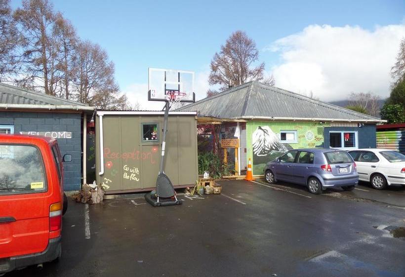 Hostel A Plus Samurai Lodge Backpackers 12