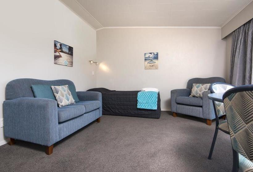 Bay Vista Waterfront Motel 10