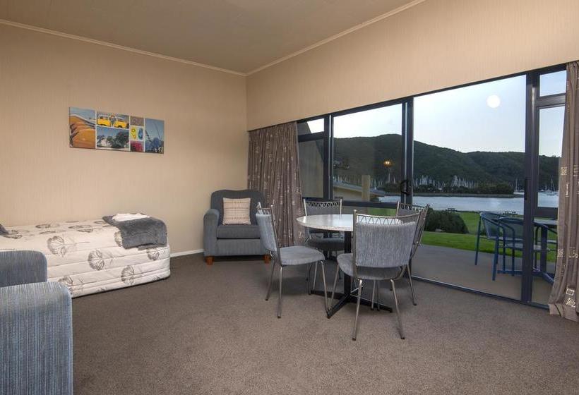 Bay Vista Waterfront Motel 11