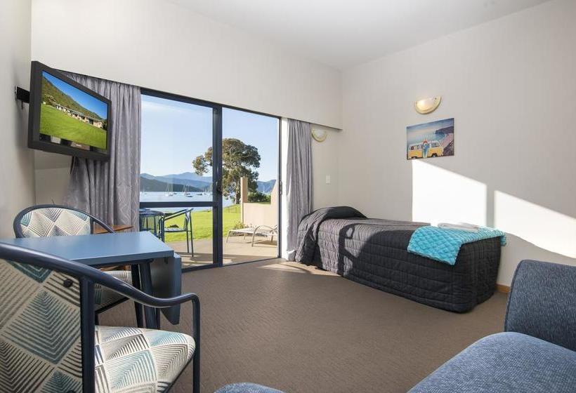 Bay Vista Waterfront Motel 14