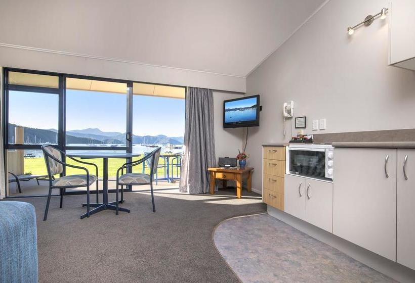 Bay Vista Waterfront Motel 2