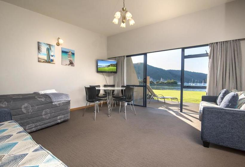 Bay Vista Waterfront Motel 4