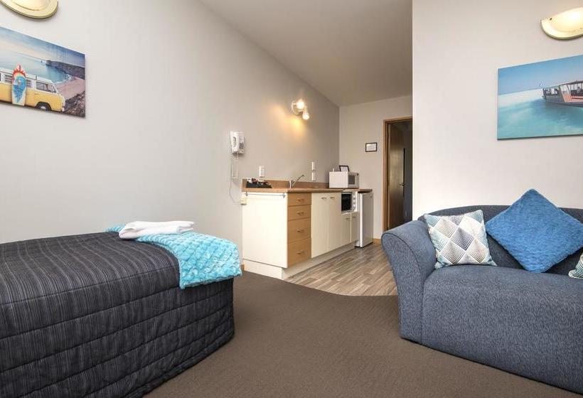 Bay Vista Waterfront Motel 8