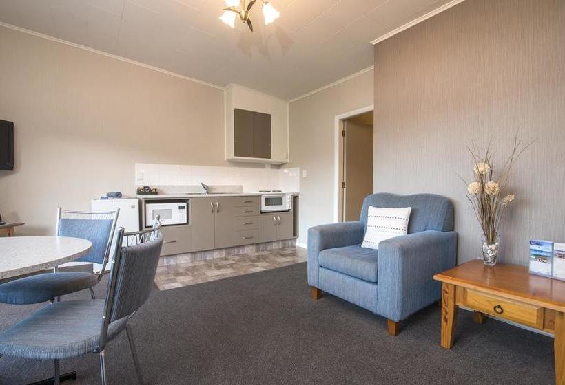 Bay Vista Waterfront Motel 9