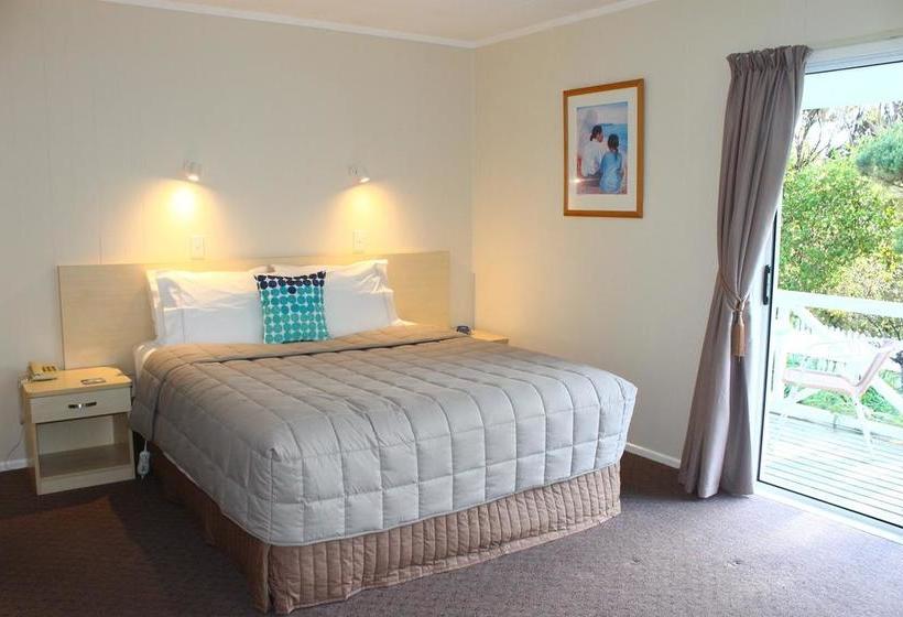 Ash Grove Boutique Motel 10