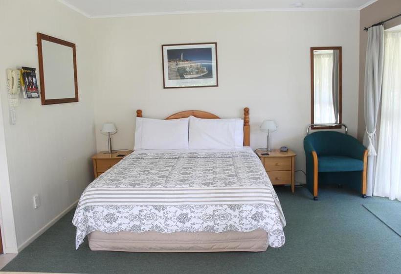 Ash Grove Boutique Motel 14