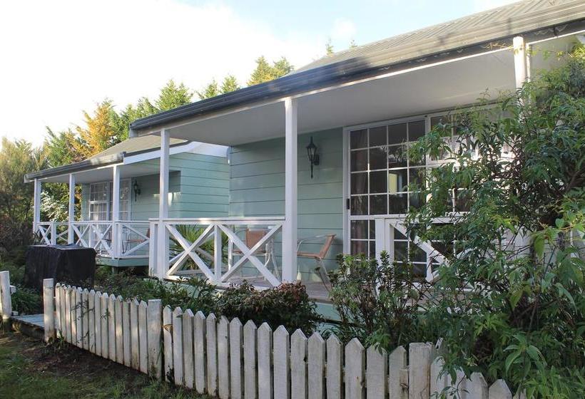 Ash Grove Boutique Motel 6