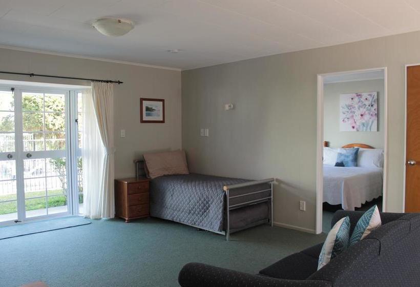 Ash Grove Boutique Motel 8