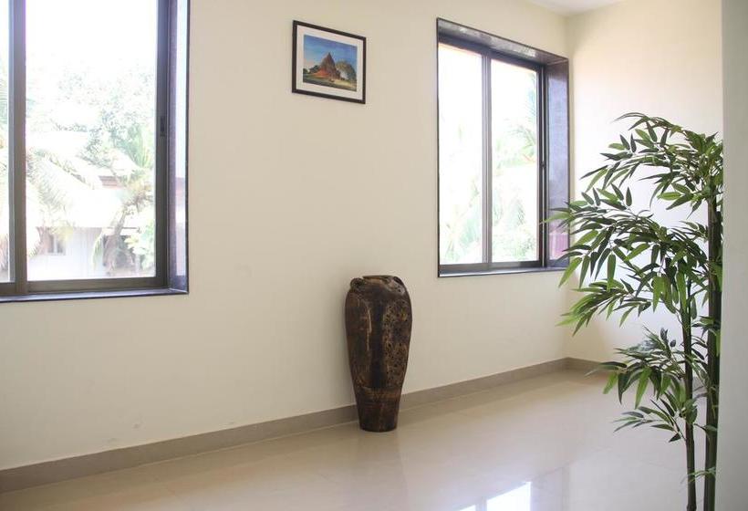 Hotel Pramila Court 5