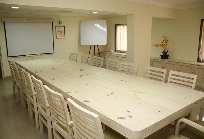 Hotel Pramila Court 7