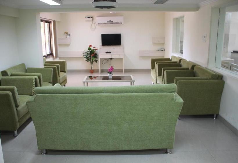 Hotel Pramila Court 9