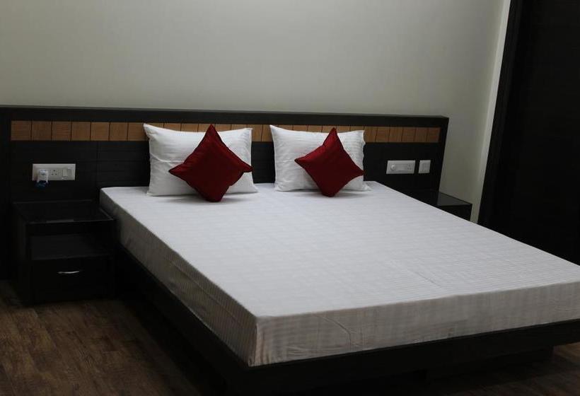 Hotel Indira Homes 5