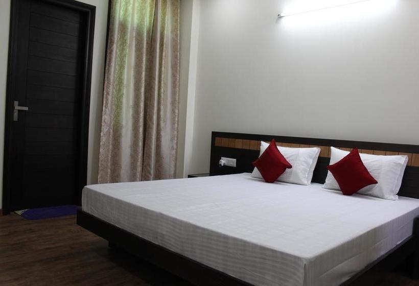 Hotel Indira Homes 6