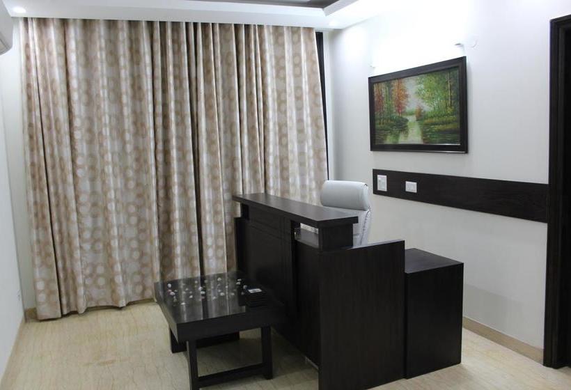 Hotel Indira Homes 9