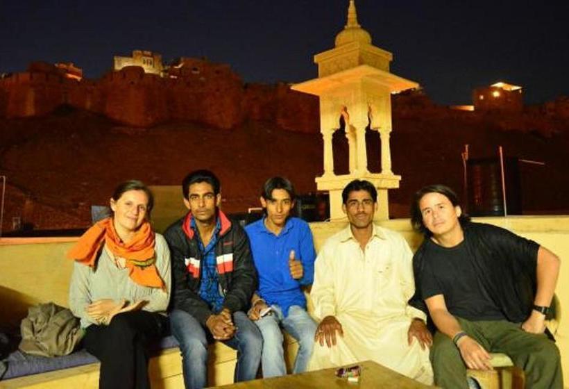 Hotel Qutub Villa 19