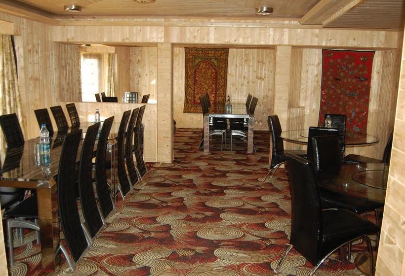 Hotel Zahgeer Continental 13