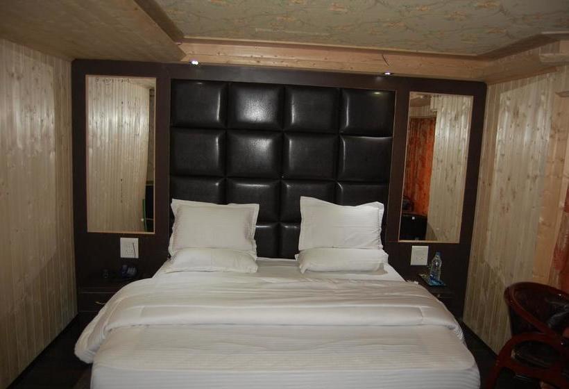 Hotel Zahgeer Continental 8