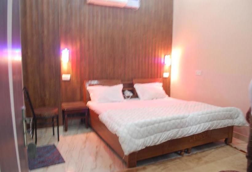 Hotel Golden Woods 13