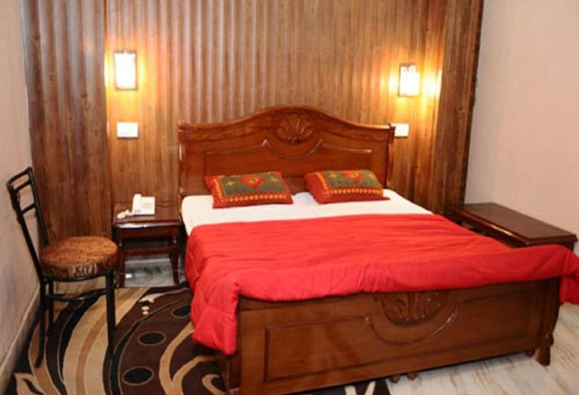Hotel Golden Woods 3