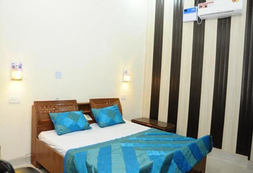 Hotel Golden Woods 4