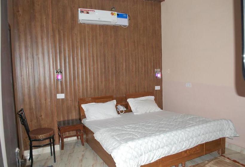 Hotel Golden Woods 5