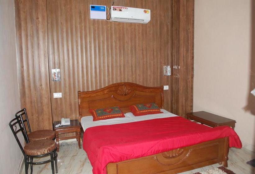 Hotel Golden Woods 6