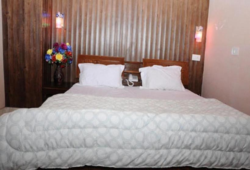 Hotel Golden Woods 7