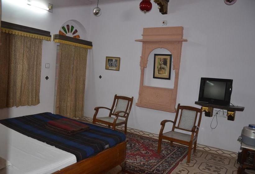 Hotel Kishan Palace 10