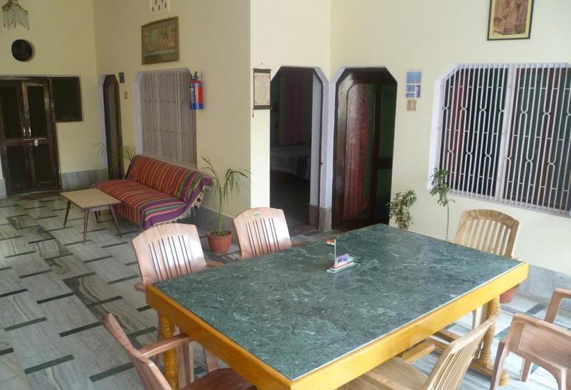 Bed and Breakfast Khushi Paying Guest House 11